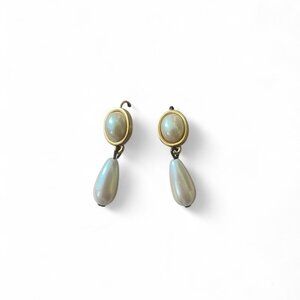 Gold tone and pearl dangling earrings costume jewelry
